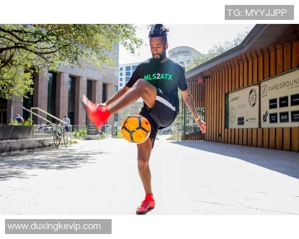 球星亲授花式足球技巧全面解析助你轻松掌握炫酷球场技能